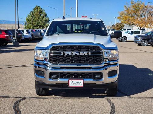 2022 RAM 2500 Tradesman Crew Cab 4x4 6'4' Box