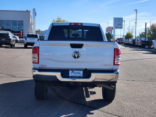 2022 RAM 2500 Tradesman Crew Cab 4x4 6'4' Box