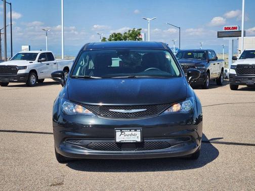 2023 Chrysler Voyager LX