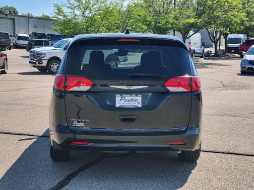 2023 Chrysler Voyager LX