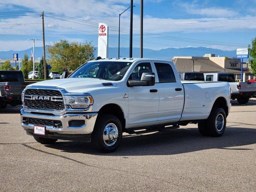 2024 RAM 3500 Tradesman Crew Cab 4x4 8' Box