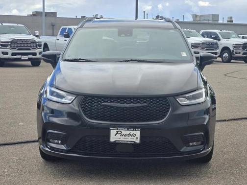 Diamond Black Crystal Pearlcoat 2025 Chrysler Pacifica Limited