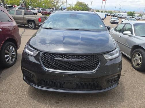Diamond Black Crystal Pearlcoat 2025 Chrysler Pacifica Limited