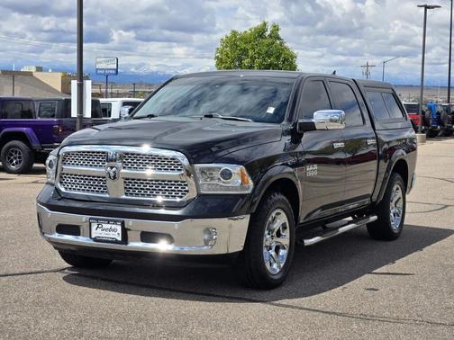 Brilliant Black Crystal Pearlcoat 2017 RAM 1500 Laramie