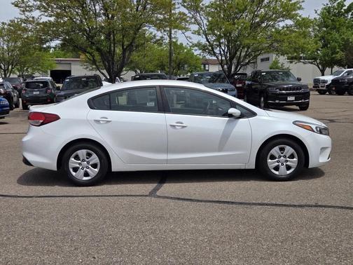 Snow White Pearl 2017 Kia Forte LX