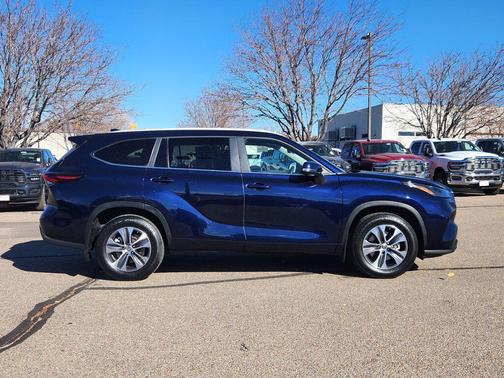 2024 Toyota Highlander XLE