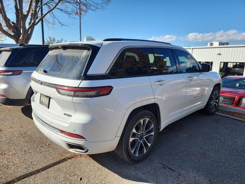 2022 Jeep Grand Cherokee Overland