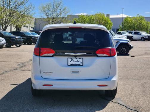 2022 Chrysler Voyager LX