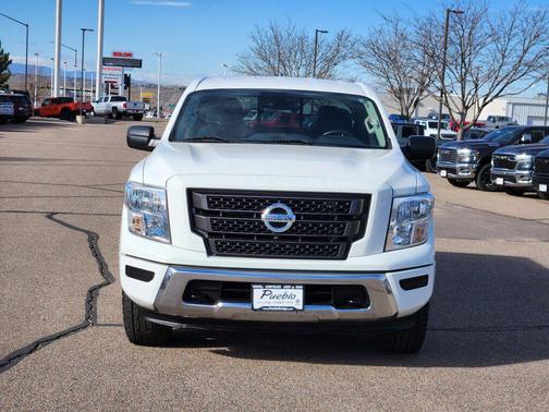 2022 Nissan Titan SV