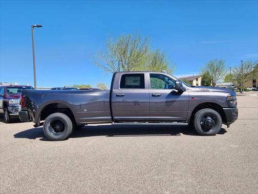 2025 RAM 3500 Tradesman Crew Cab 4x2 8' Box