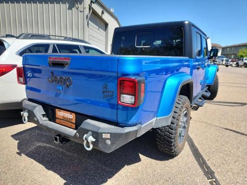 Hydro Blue Pearlcoat 2023 Jeep Gladiator Willys 4x4