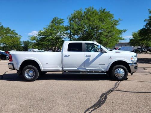 2019 RAM 3500 Laramie Crew Cab 4x4 8' Box
