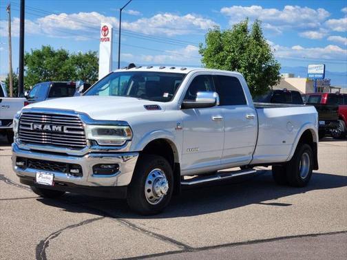 2019 RAM 3500 Laramie Crew Cab 4x4 8' Box