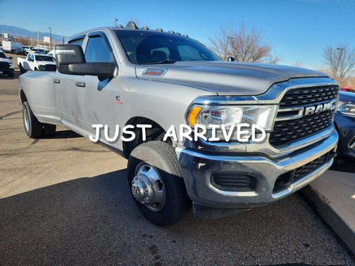 2024 RAM 3500 Tradesman Crew Cab 4x4 8' Box