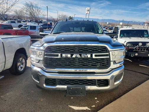 2020 RAM 2500 Tradesman Crew Cab 4X4 6'4' Box