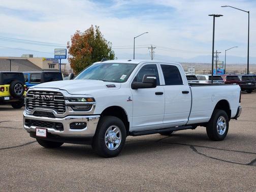 Bright White Clearcoat 2026 RAM 2500 Tradesman Crew Cab 4x4 8' Box