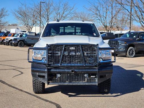 2022 RAM 3500 Tradesman Crew Cab 4x4 8' Box