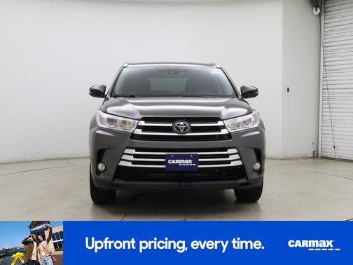 Gray 2018 Toyota Highlander XLE