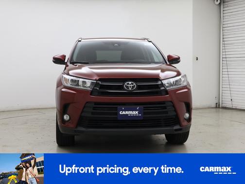Red 2017 Toyota Highlander SE