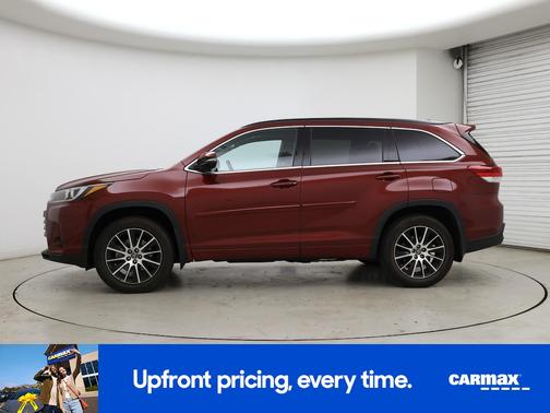 Red 2017 Toyota Highlander SE