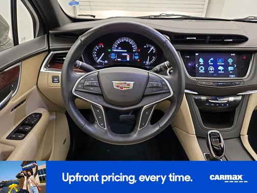 Gold 2017 Cadillac XT5 Luxury