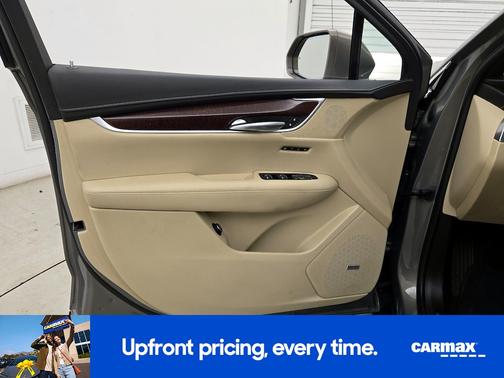 Gold 2017 Cadillac XT5 Luxury