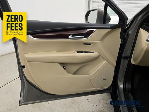Gold 2017 Cadillac XT5 Luxury