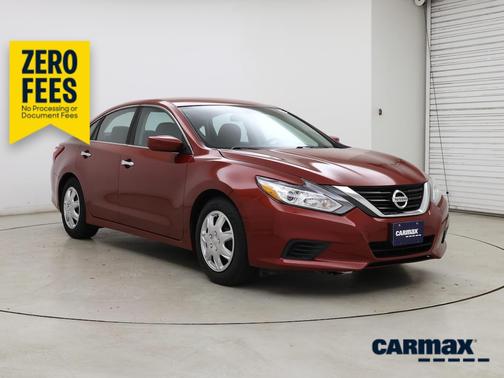 Red 2016 Nissan Altima