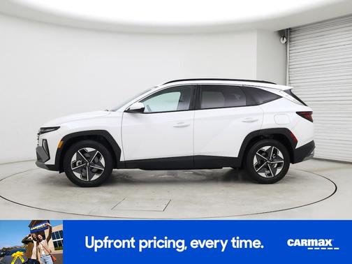 White 2025 Hyundai TUCSON SEL