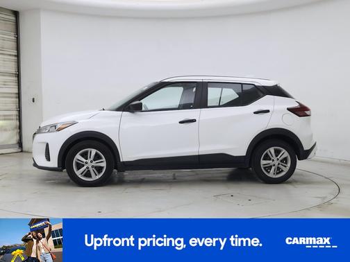 White 2021 Nissan Kicks S