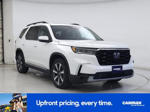 White 2023 Honda Pilot Elite
