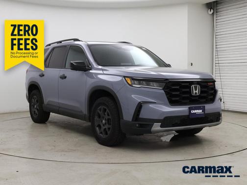 Gray 2025 Honda Pilot Trailsport