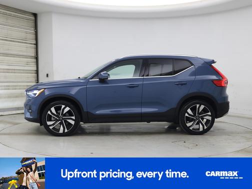 2023 Volvo XC40 B5 Plus Bright Theme