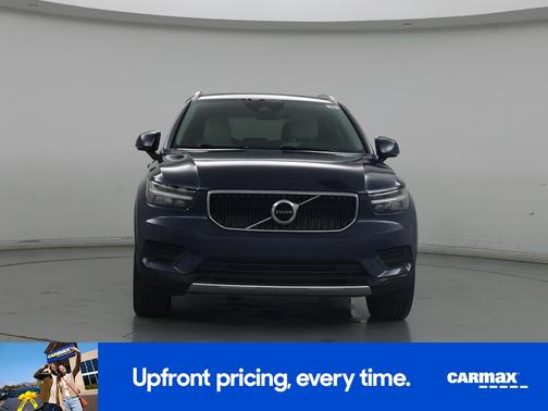 2022 Volvo XC40 T5 Momentum