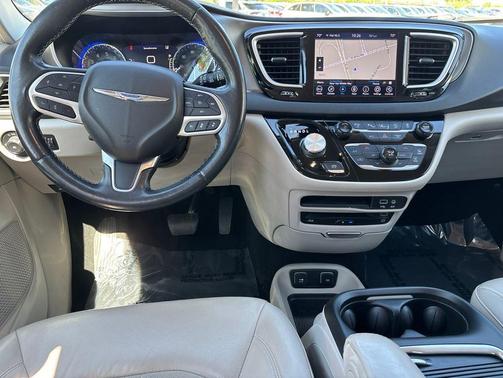 Granite Crystal Metallic Clearcoat 2020 Chrysler Pacifica Touring-L Plus