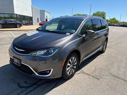 Granite Crystal Metallic Clearcoat 2020 Chrysler Pacifica Touring-L Plus