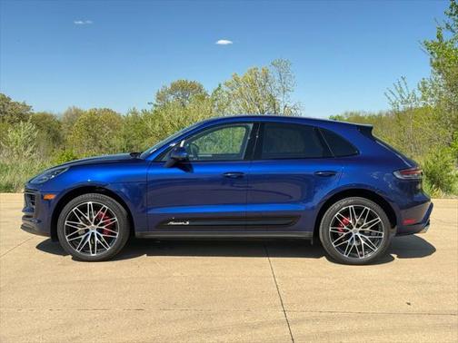 2022 Porsche Macan Base