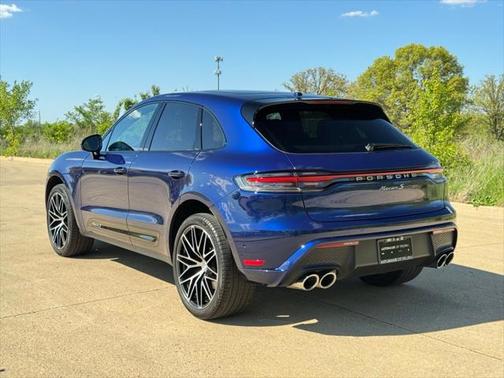 2022 Porsche Macan Base
