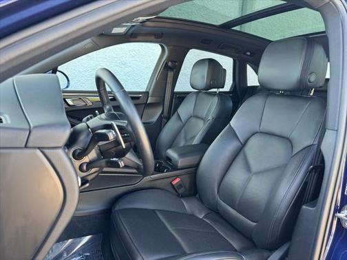 2022 Porsche Macan Base