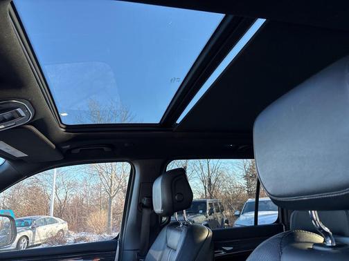 2022 Jeep Wagoneer Series III 4x4