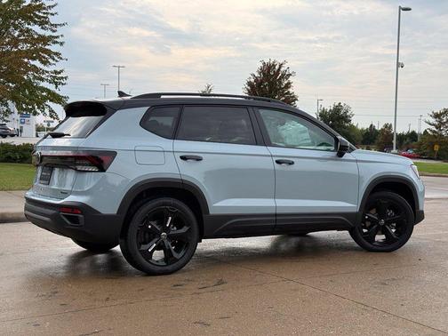 Monument Gray w/Deep Black Roof 2027 Volkswagen Taos SE Black