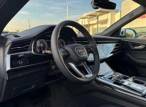 Glacier White Metallic 2026 Audi Q8 55 Premium Plus