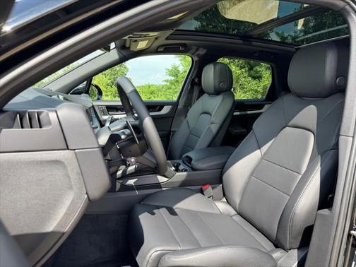 2025 Porsche Cayenne Base