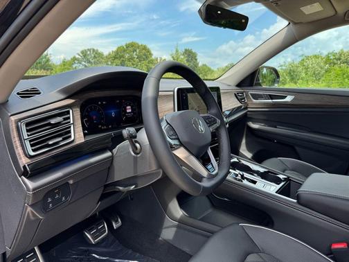 2025 Volkswagen Atlas 2.0T SEL Premium R-Line 4MOTION
