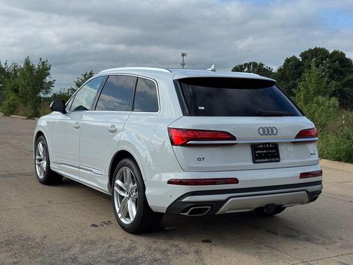 2025 Audi Q7 55 Premium Plus