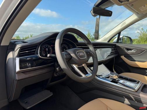 2025 Audi Q7 55 Premium Plus