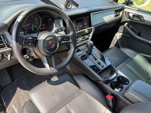 2023 Porsche Macan T