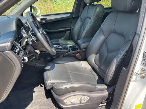 2023 Porsche Macan T