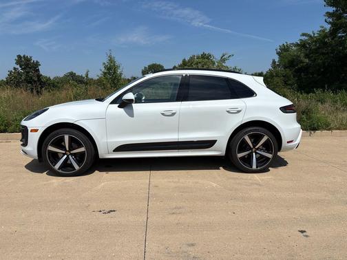 2023 Porsche Macan T