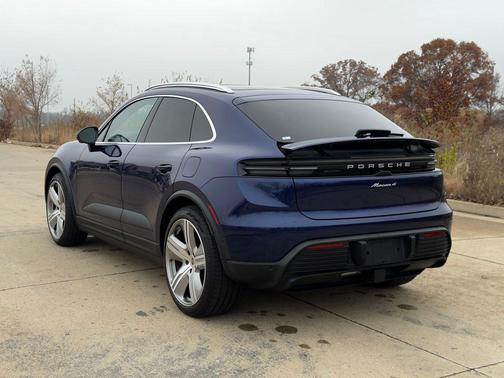 2024 Porsche Macan 4